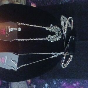 2 Paparazzi Jewelry Sets